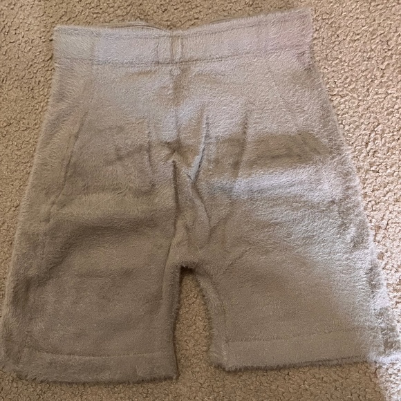 Whitney Simmons X Gymshark Final Collection — Eyelash Knit Shorts - Picture 2 of 3